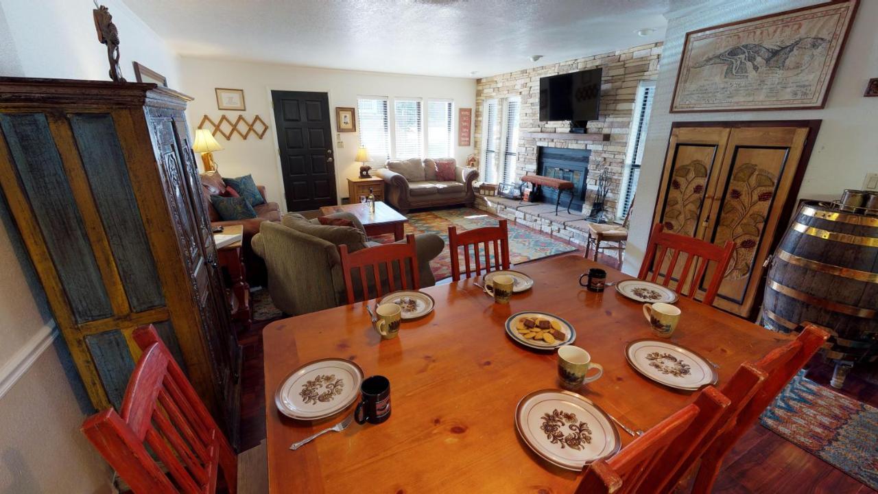 Claim Jumper 8 Townhouse With High Speed Wifi Apartment Red River Bagian luar foto